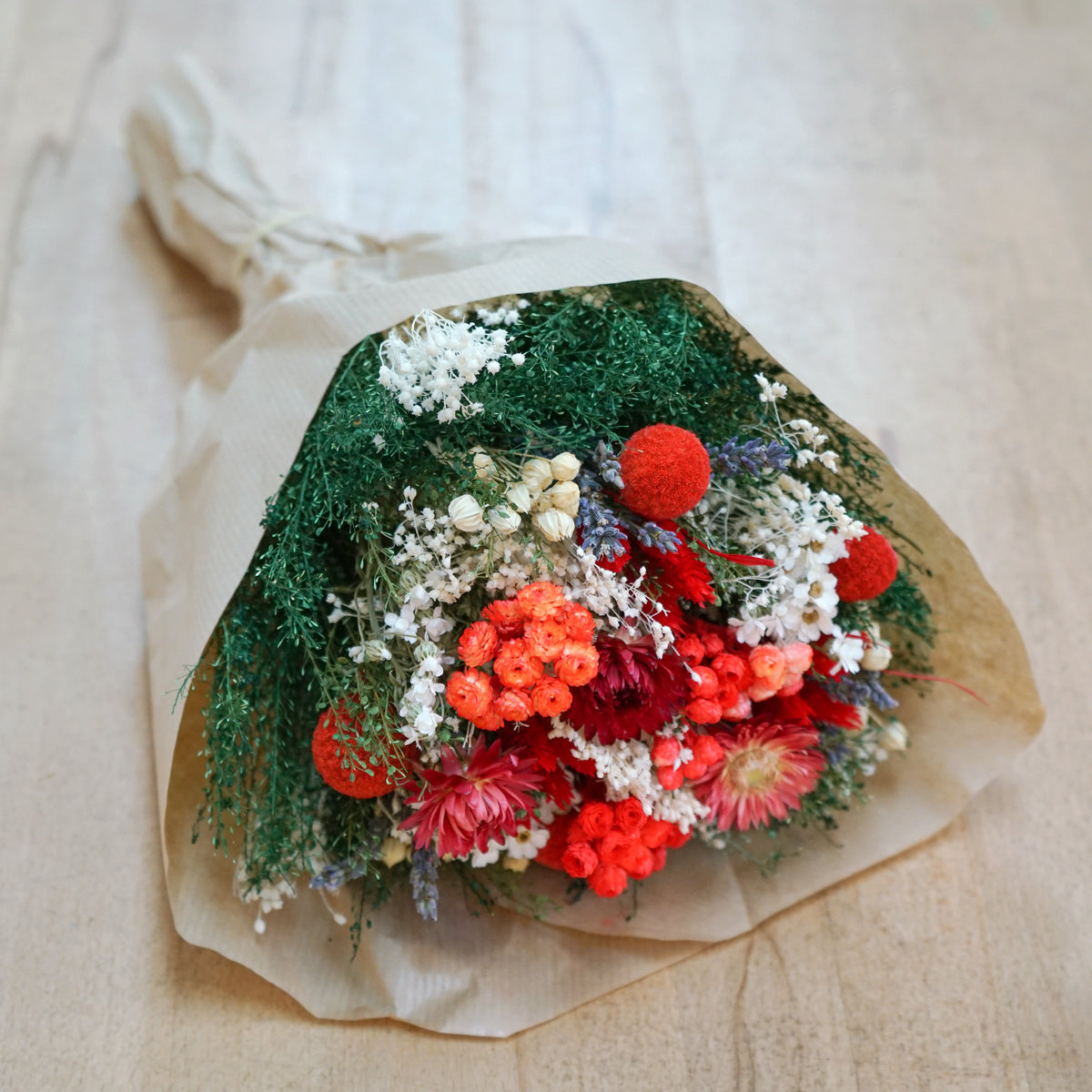 Bouquet de fleurs séchées rouge